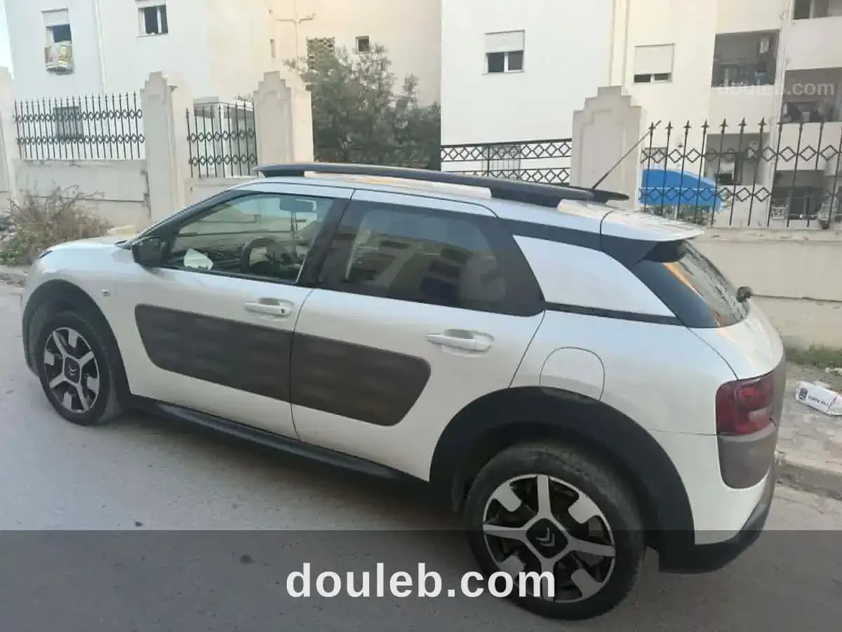 Citroen c4 cactus 2015 première main - Miniature 3