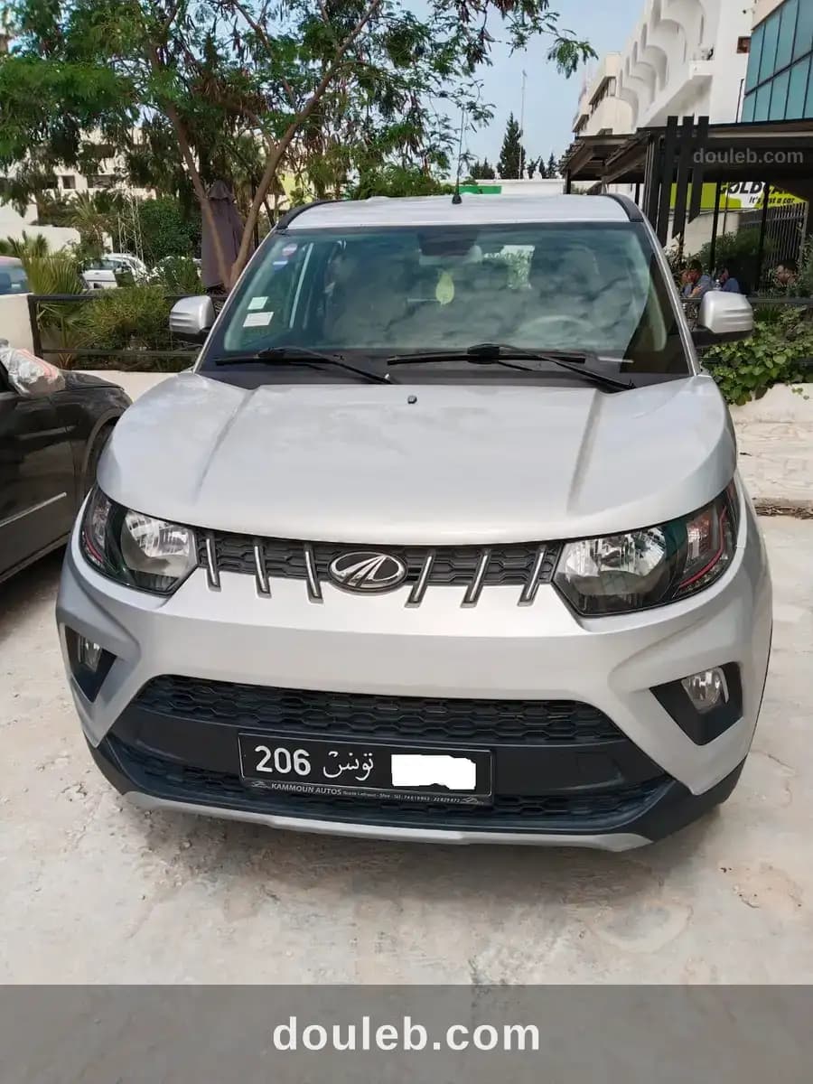 Mahindra kuv100 - Miniature 2