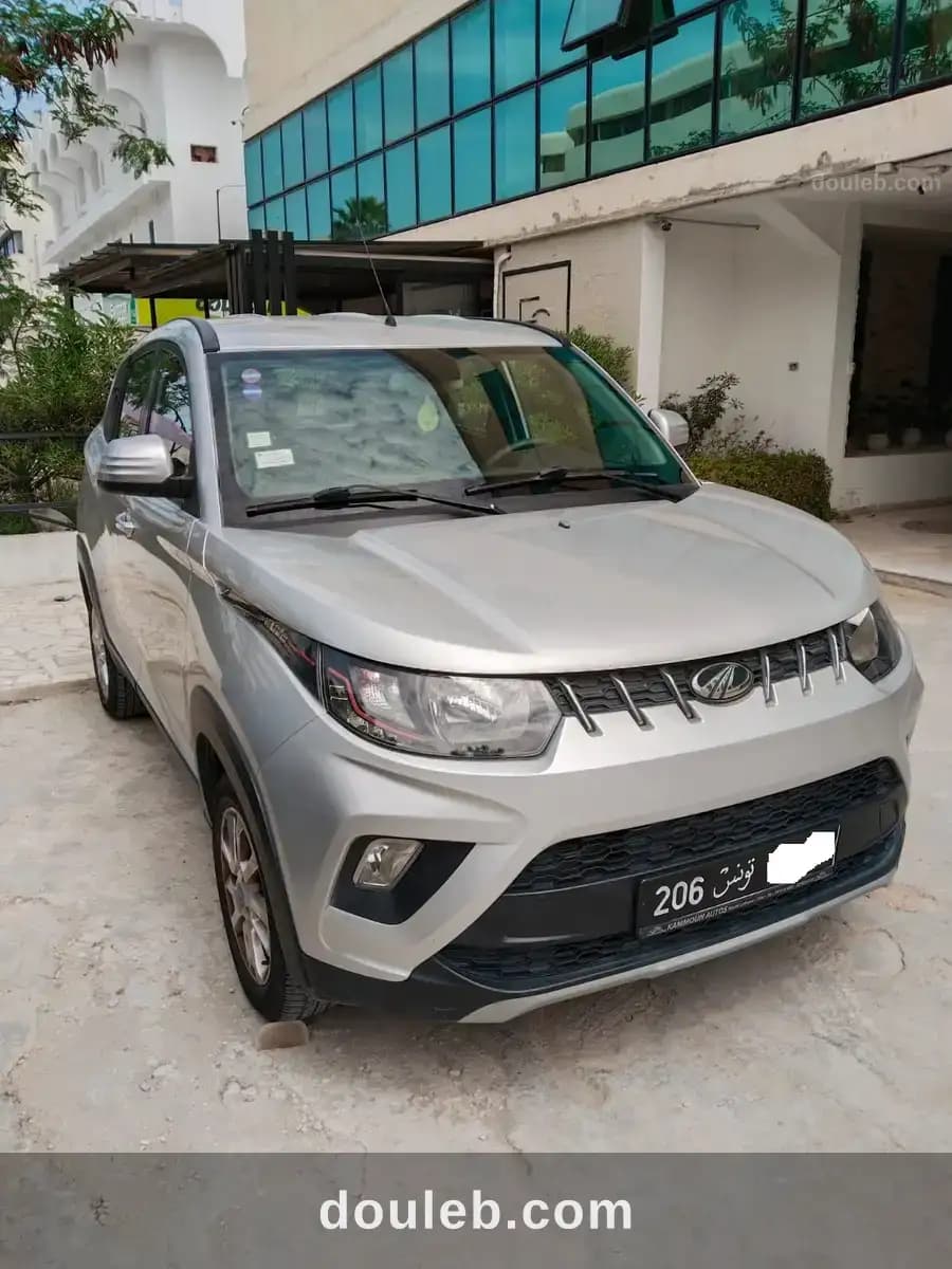 Mahindra kuv100 - Miniature 3