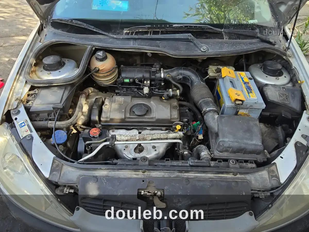 Peugeot 206 essence 4cv - Miniature 4