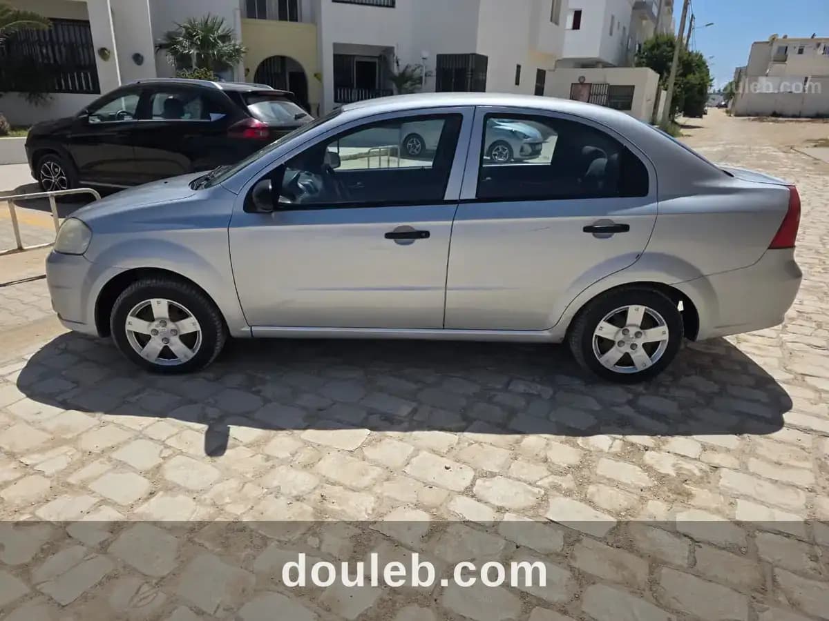 Chevrolet aveo lt sedan - Miniature 2