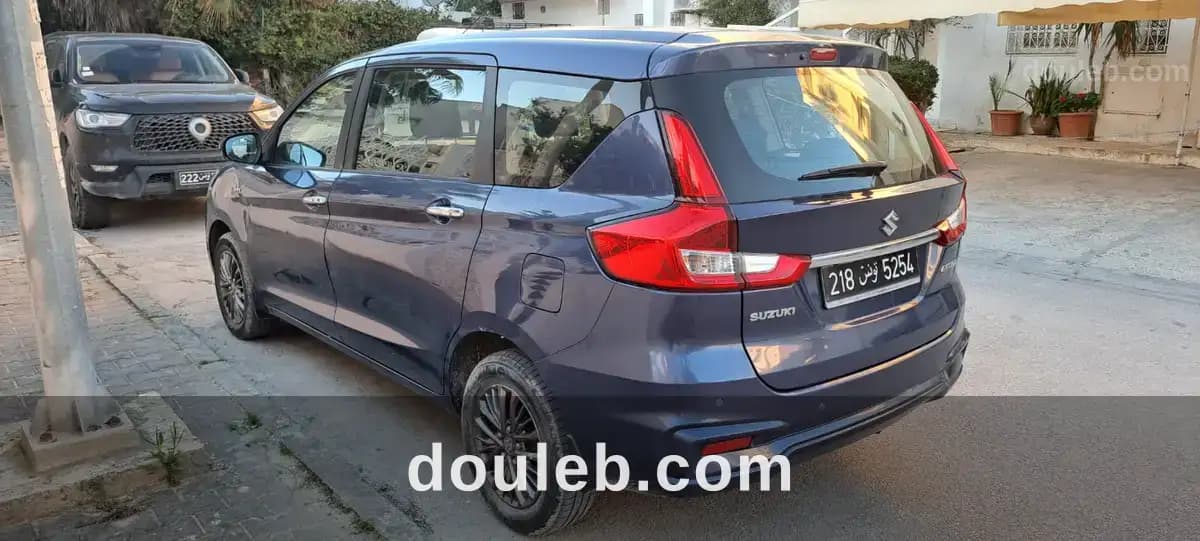 Suzuki ertiga 7 places - Miniature 3
