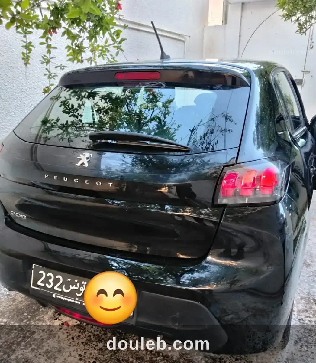 Belle peugeot 208 noir première main à Tunis