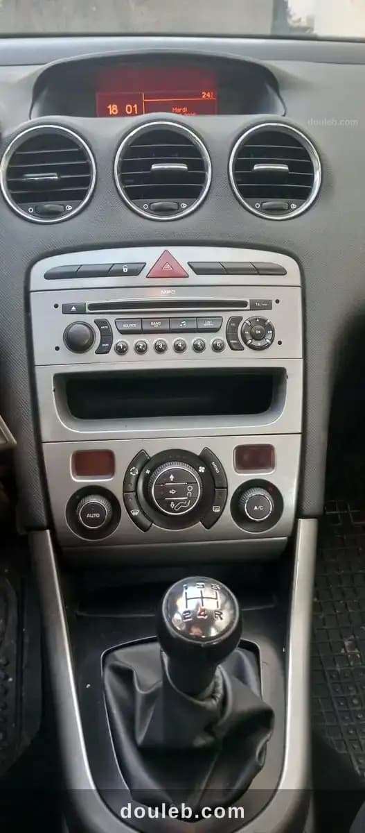 Voiture de femme - Miniature 3