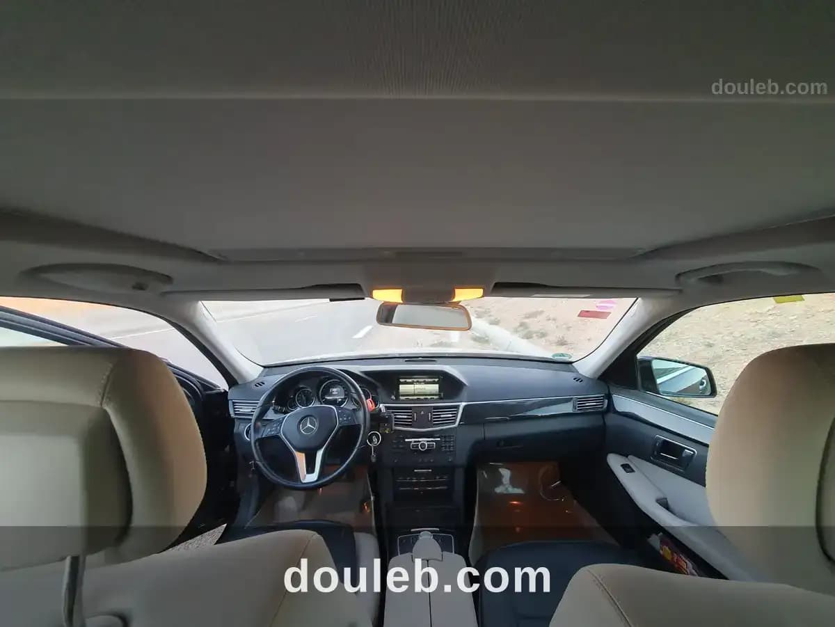 Mercedes benz classe e220 - Miniature 4