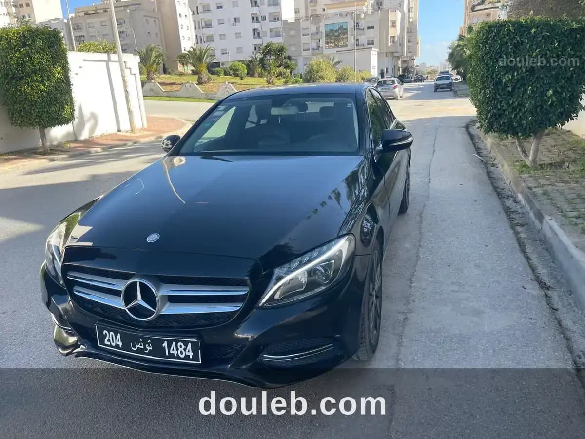 Une belle voiture mercedes - Miniature 4