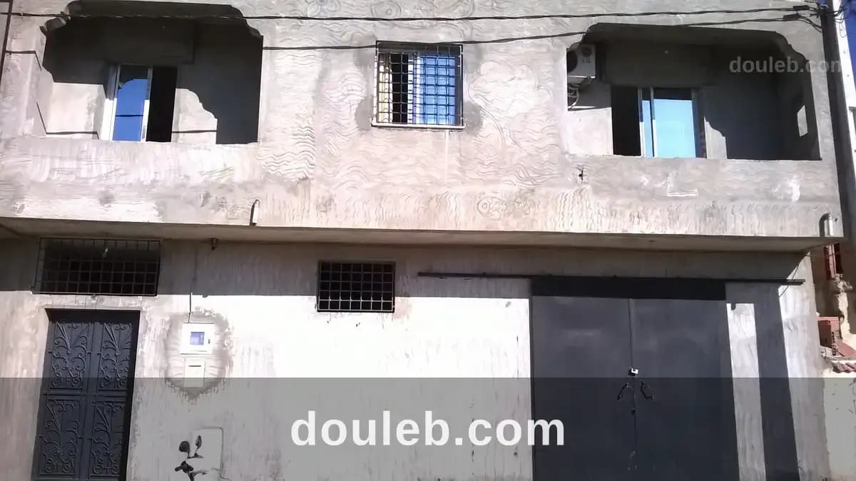 Grande maison au premiere etage avec garage à Bizerte