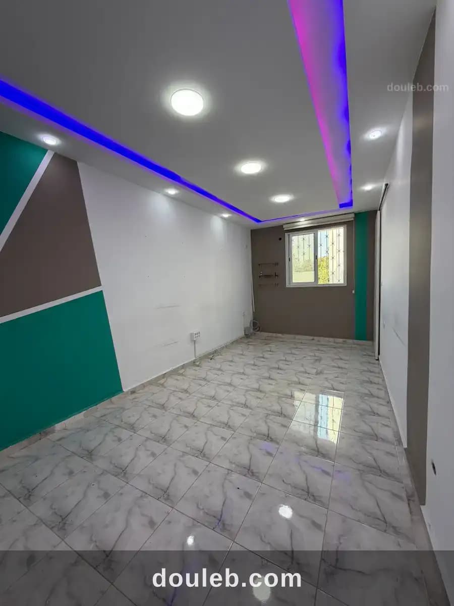 Bureau au rdc sur av taher ben ammar manar 2 à Tunis