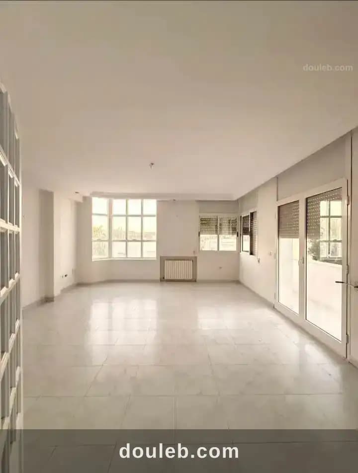 Un étage de villa s3 à ennasr 2 à Ariana