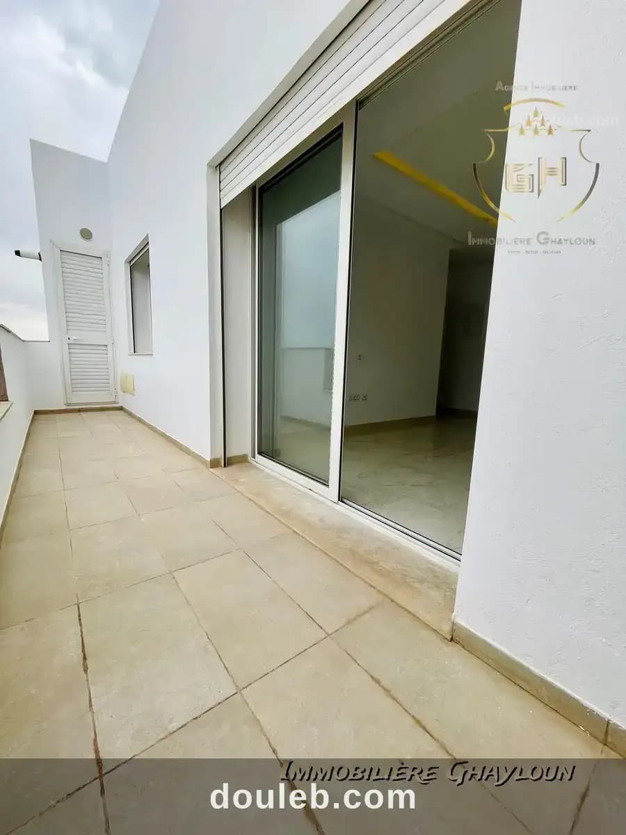 S1 avec grande terrasse menzah 9 c à Tunis
