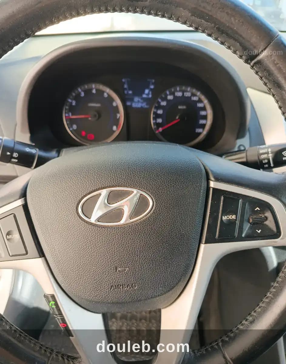 Hyundai accent - Miniature 3
