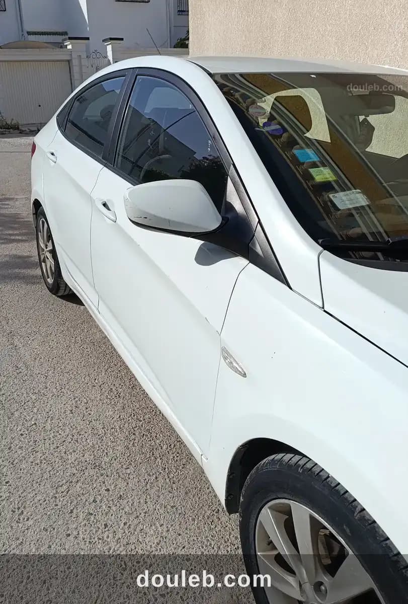 Hyundai accent - Miniature 5