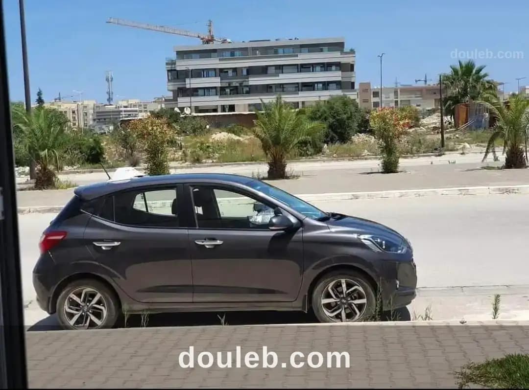 Voiture très bon état à Tunis