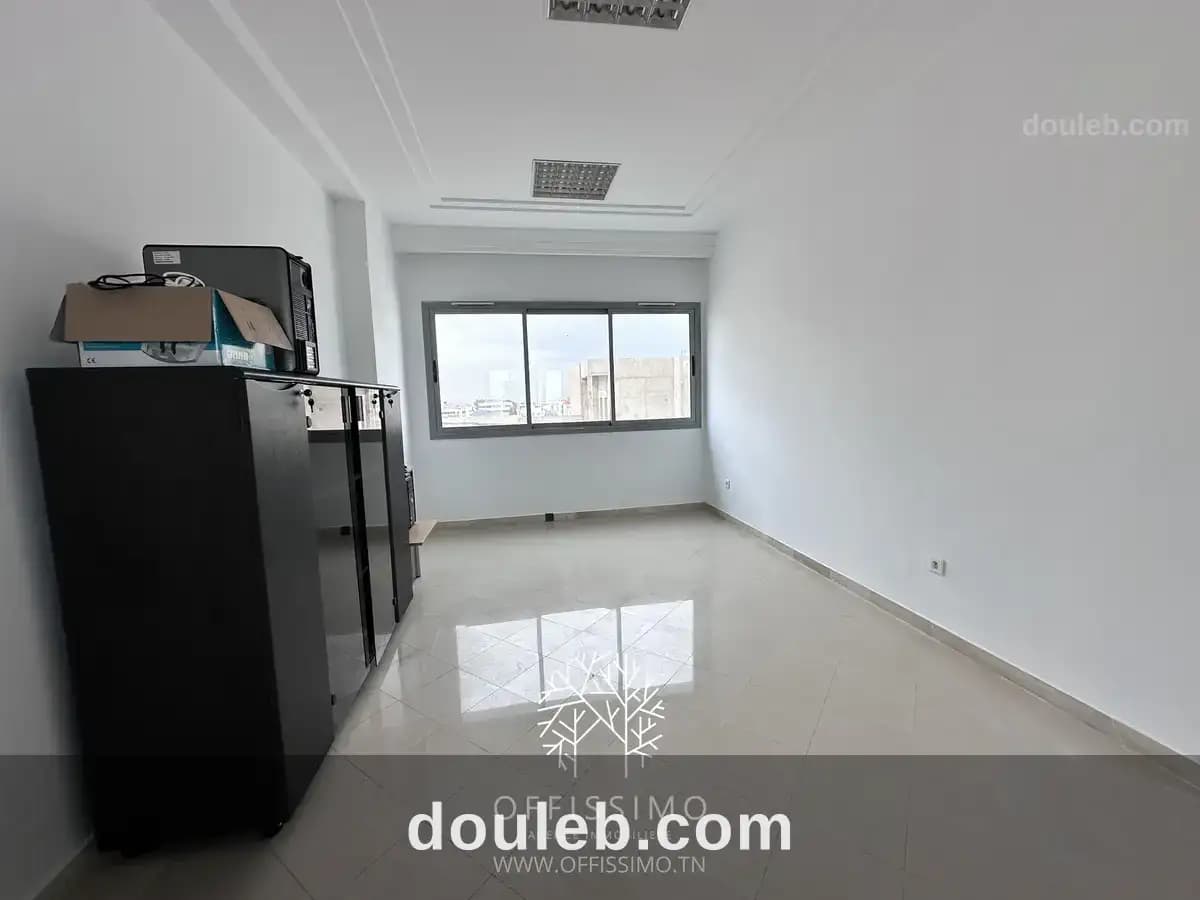 Bureau 4 pieces bien eclairer à Tunis