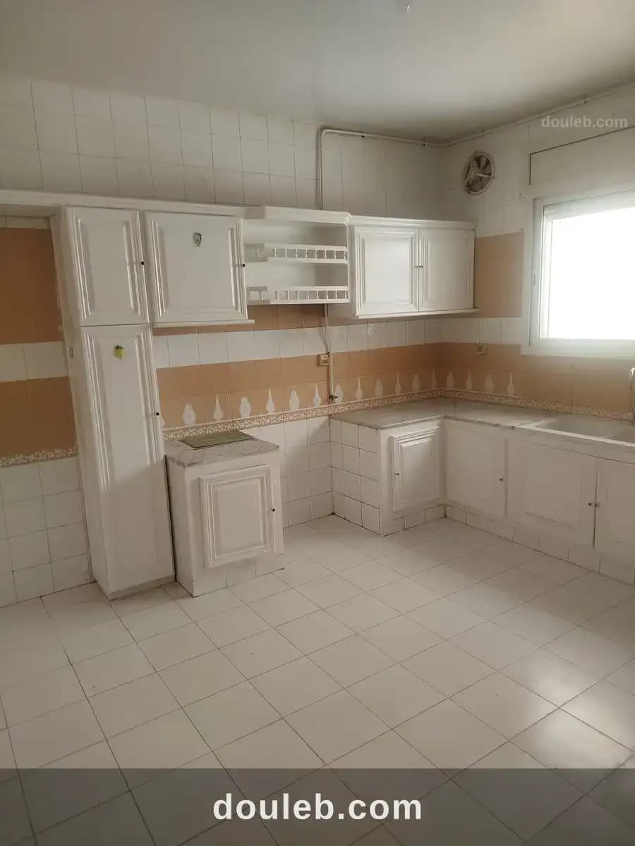 Un spacieux appartement s4 à ennasr2 à Ariana