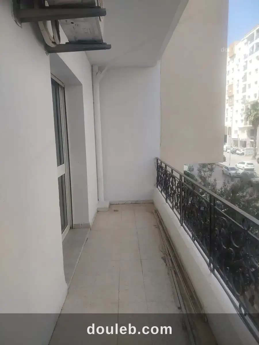 Un spacieux appartement s4 à ennasr2 - Miniature 4