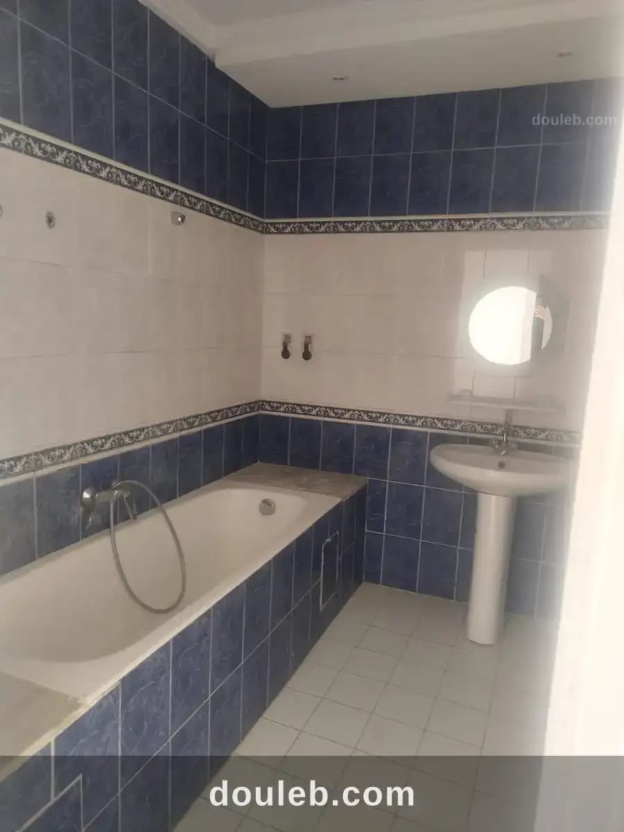 Un spacieux appartement s4 à ennasr2 - Miniature 5