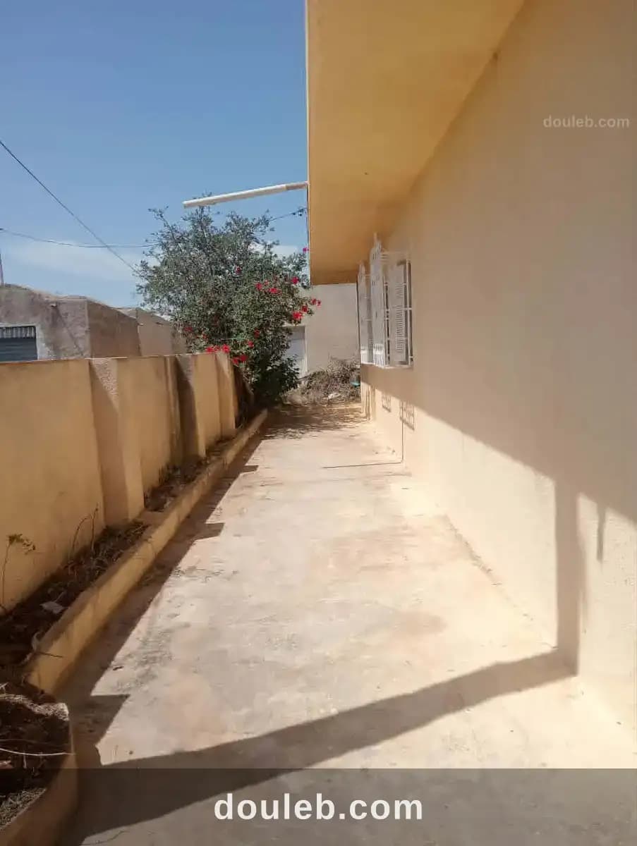 Maison 1400m2 sur deux routes - Miniature 3