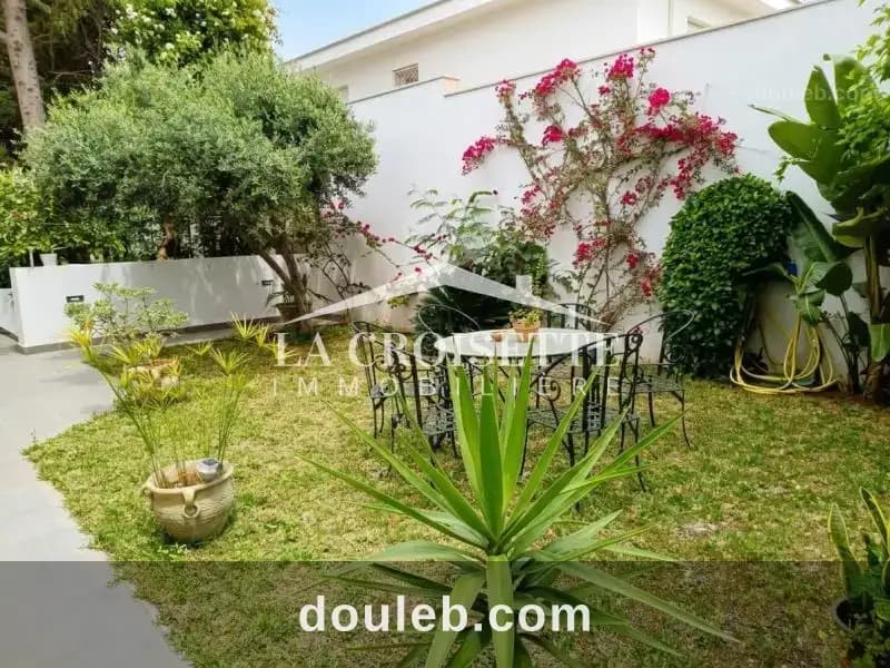 Maisonnette s2 vide ou meubée à gammarth mal2282 à Tunis