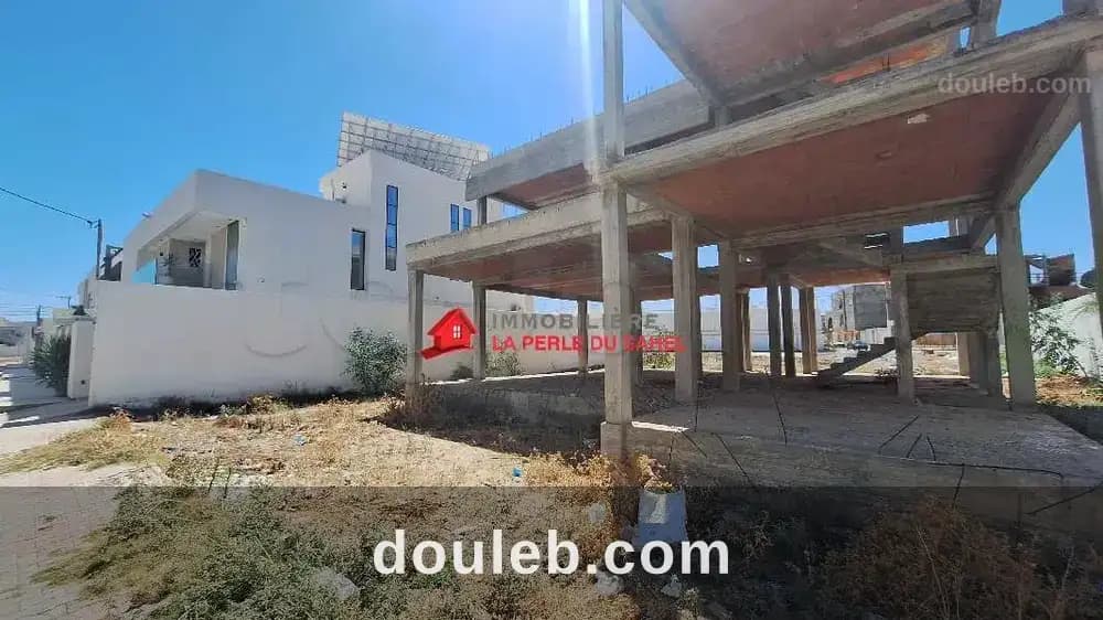 Villa style amerivain inachve à Sousse