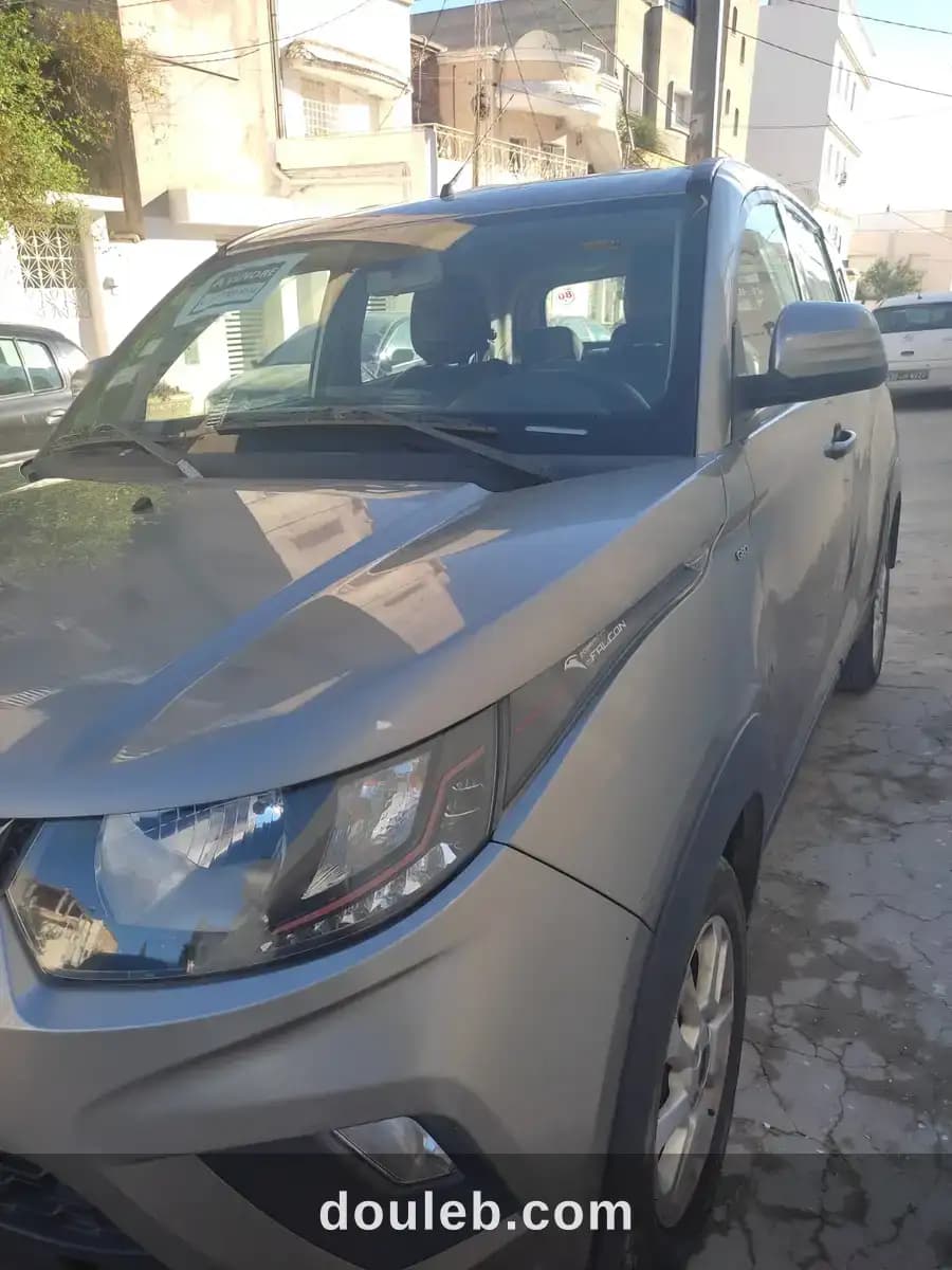 Mahindra kuv100 k8 - Miniature 2