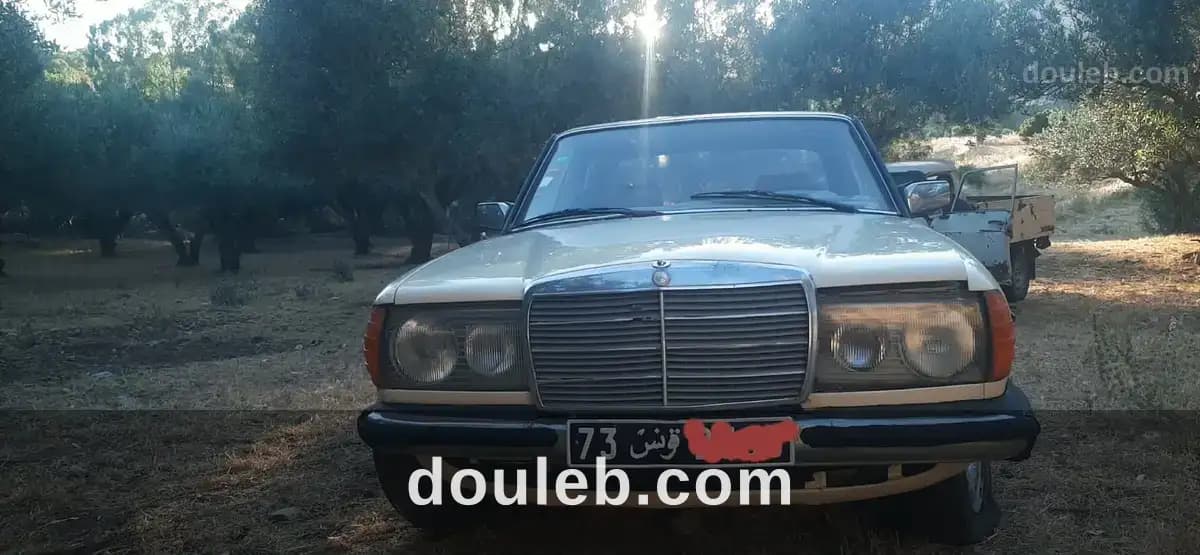 Mercedes 240d - Miniature 2