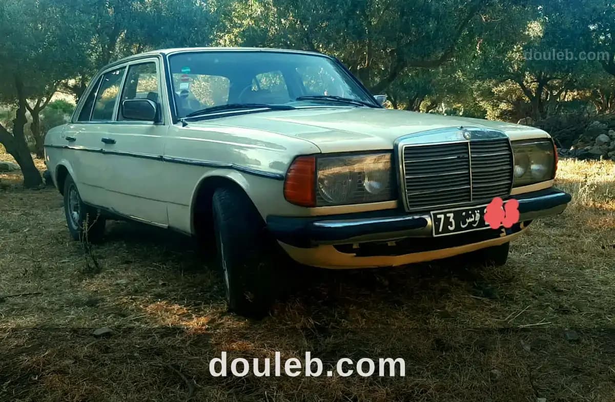 Mercedes 240d - Miniature 3
