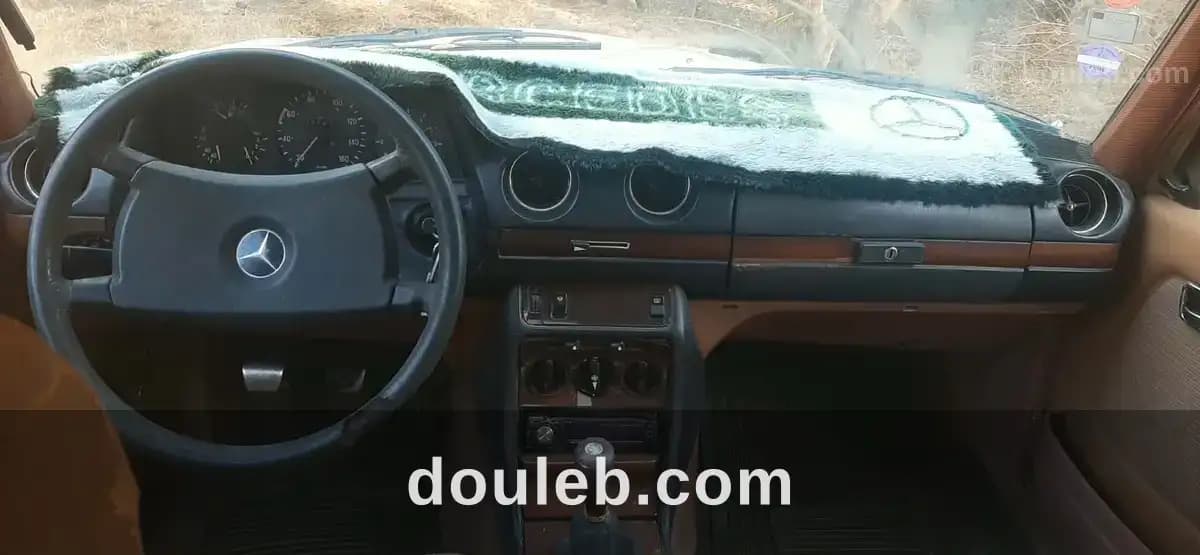 Mercedes 240d - Miniature 5