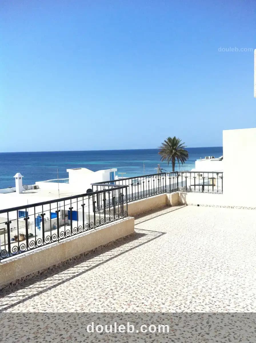 Apparemment hs à 20 mètres de la mer a kelibia - Miniature 2
