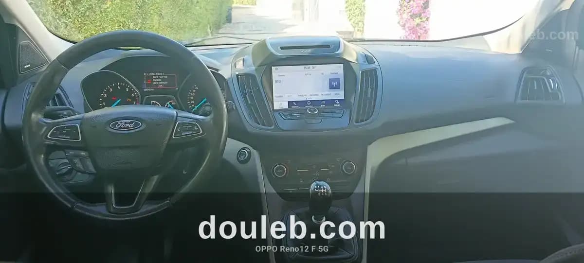 Belle voiture ford kuga - Miniature 3