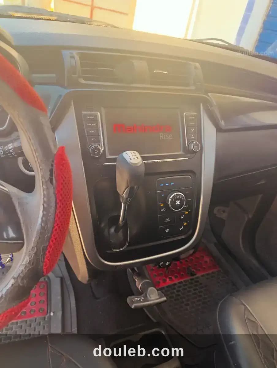 Mahindra kuv100 k8 - Miniature 4