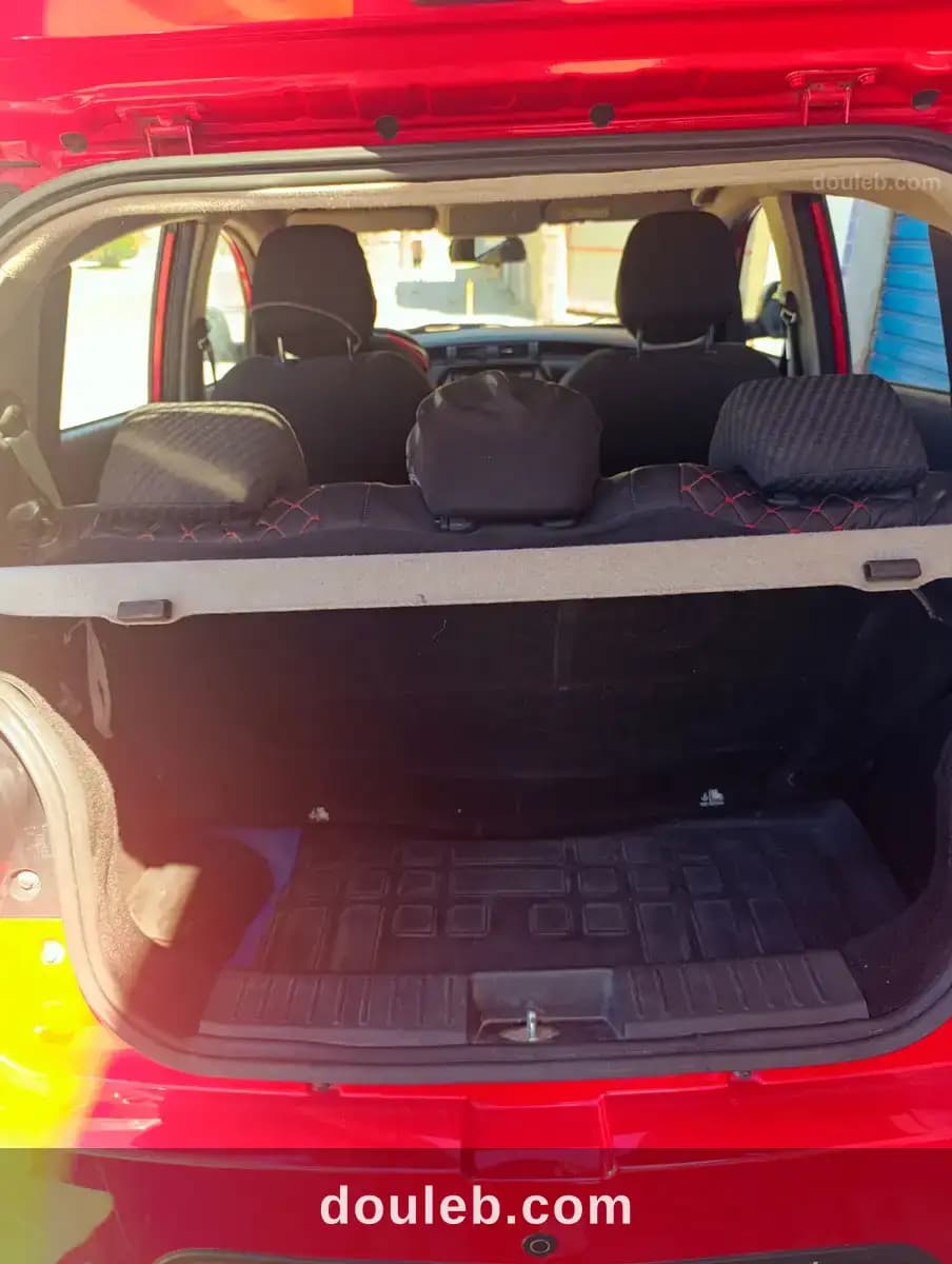 Mahindra kuv100 k8 - Miniature 5