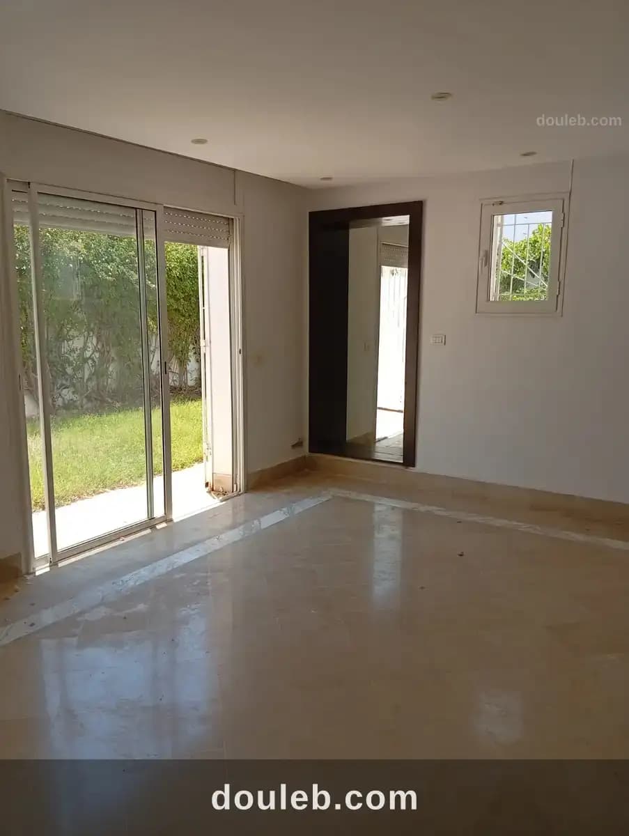 Un triplex aux jardins menzah 1 à Ariana