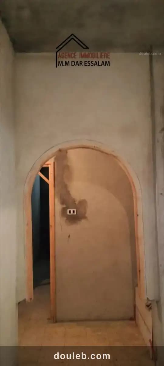 Maison une maison spacieuse avec un garage - Miniature 4