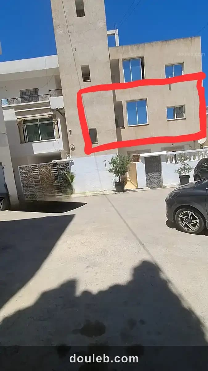 Appart au premier étage sur autoroute la marsa - Photo 1