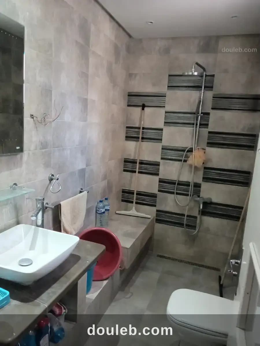Une chambre pour fille à cité el khadra - Miniature 5