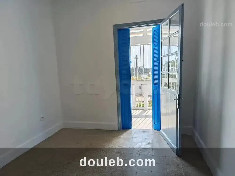 Un spacieux et lumineux appartement s3 à menzah1 - Miniature 2