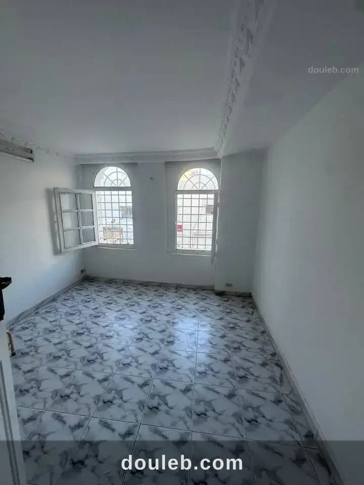 Superb studio s1 meublé - Miniature 3