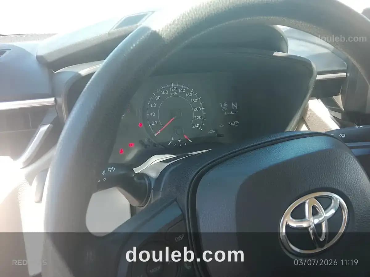 Toyota corolla 35000 km - Miniature 3