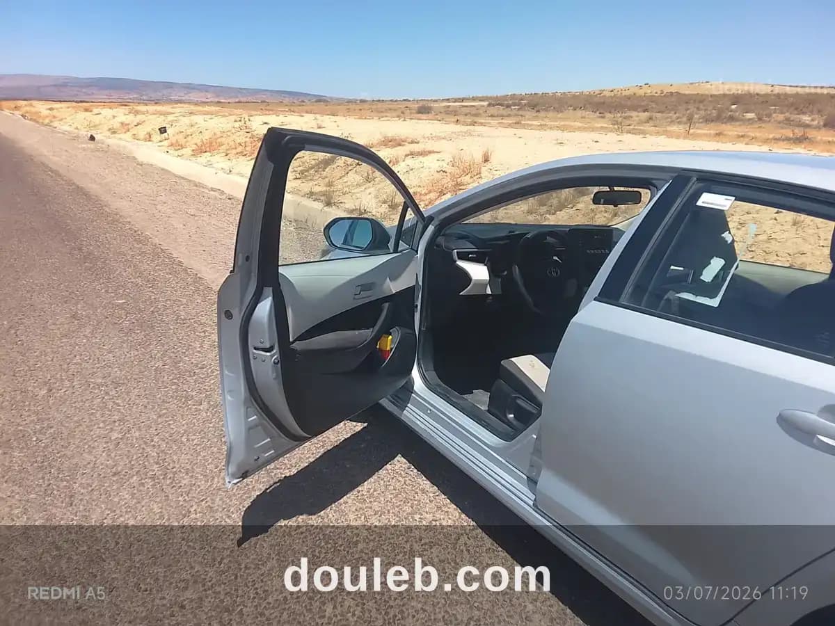 Toyota corolla 35000 km - Miniature 4