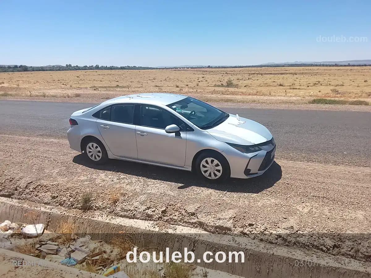 Toyota corolla 35000 km - Miniature 5