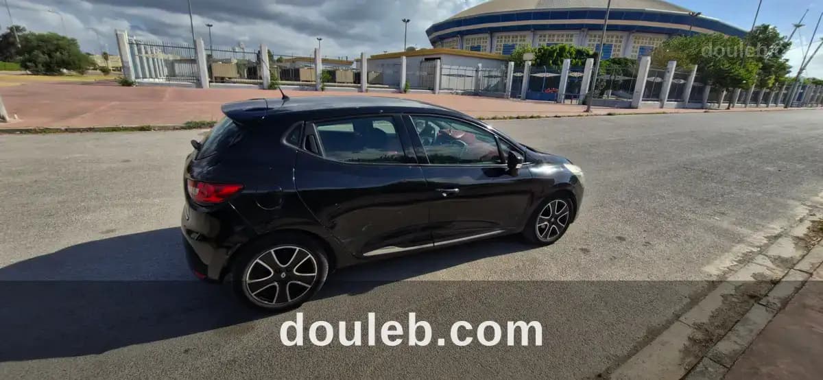 Clio 4 dynamique zen 4 cylindres à Ben Arous