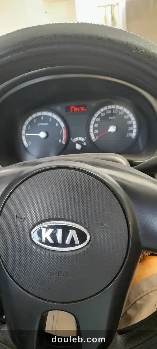 Kia rio bien entretenue - Miniature 3