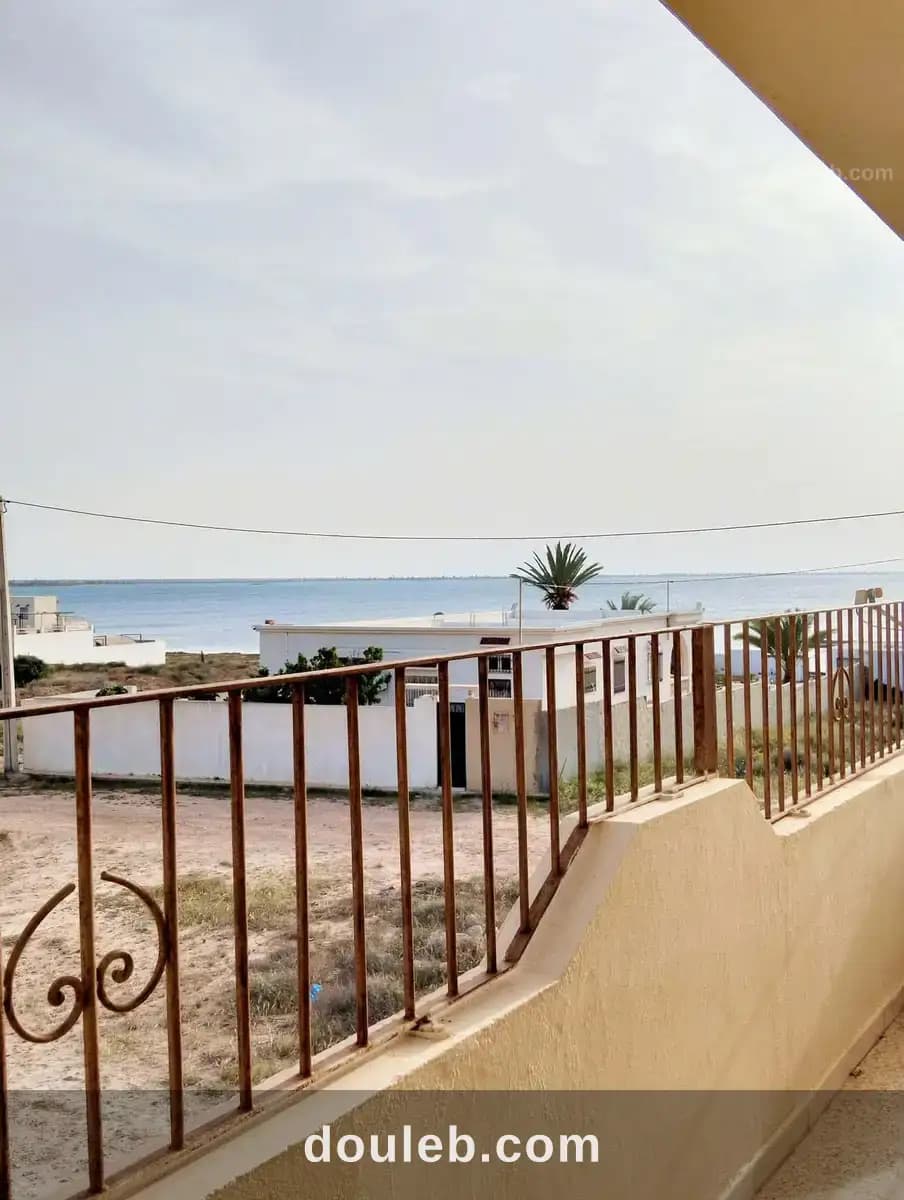Maison vue de mer à 150m de la plage à kerkennah à Sfax