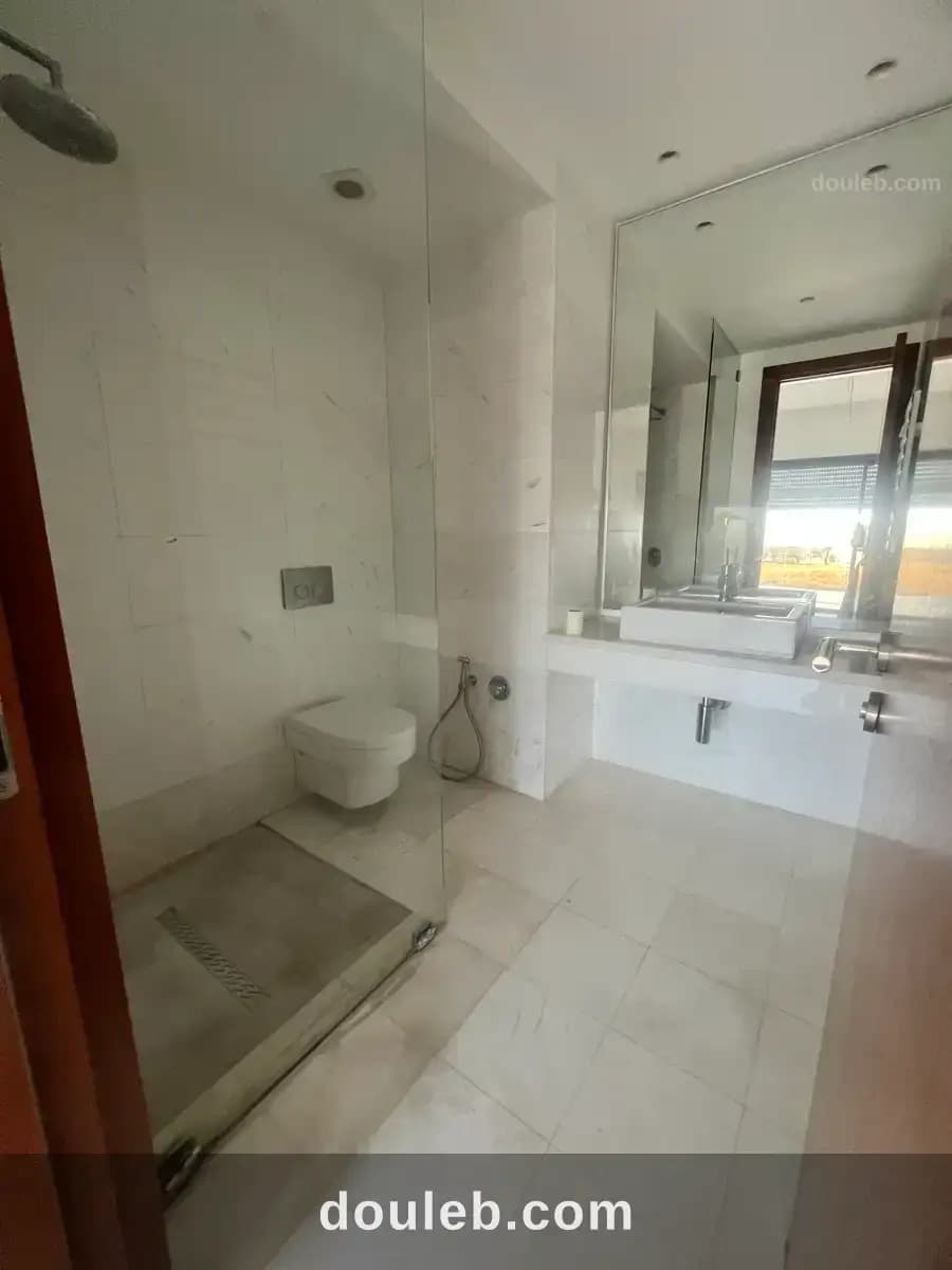 Appartement salon et 4 chambres - Miniature 4