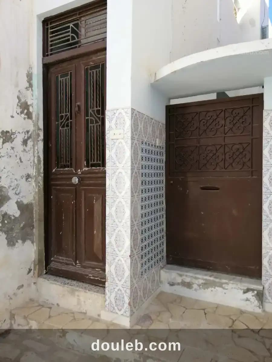Grand maison s3 m3h studio inacheveé s2 bled 3arbi à Sousse