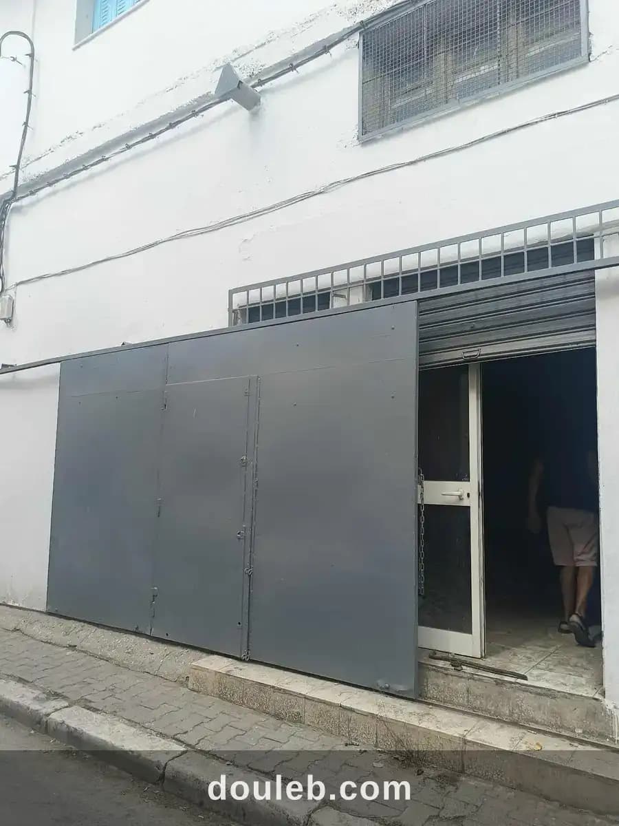 Deux bureaux et 3 locaux commerciaux à beb la3sal à Tunis
