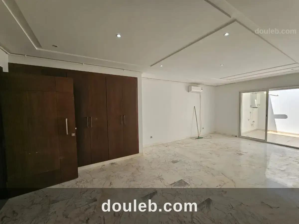 S plus un en face boeuf sur le toit soukra à Ariana