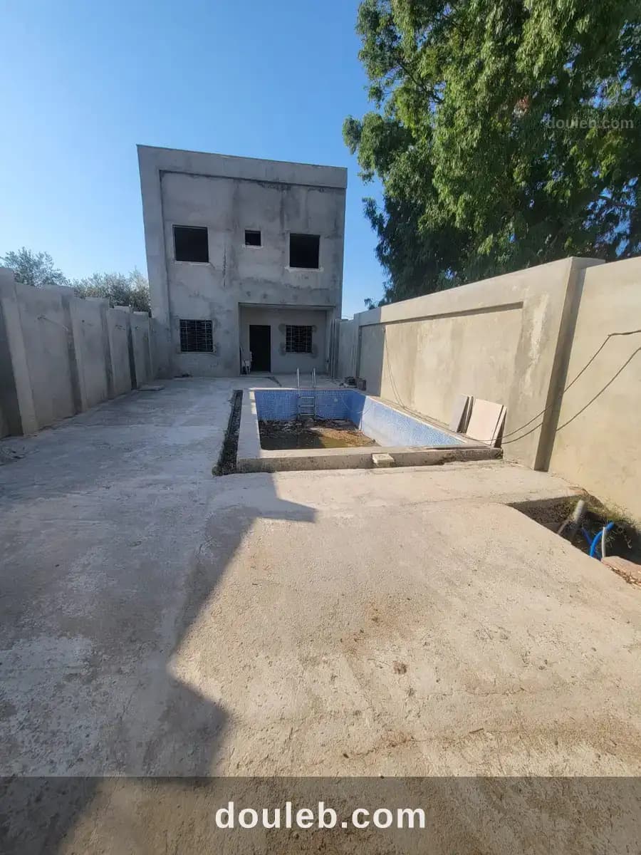 Villa inachevée s3 avec piscine à Bizerte
