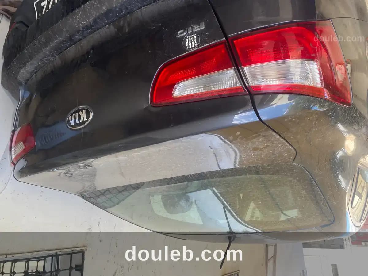 Voiture épave casse kia rio à Sousse